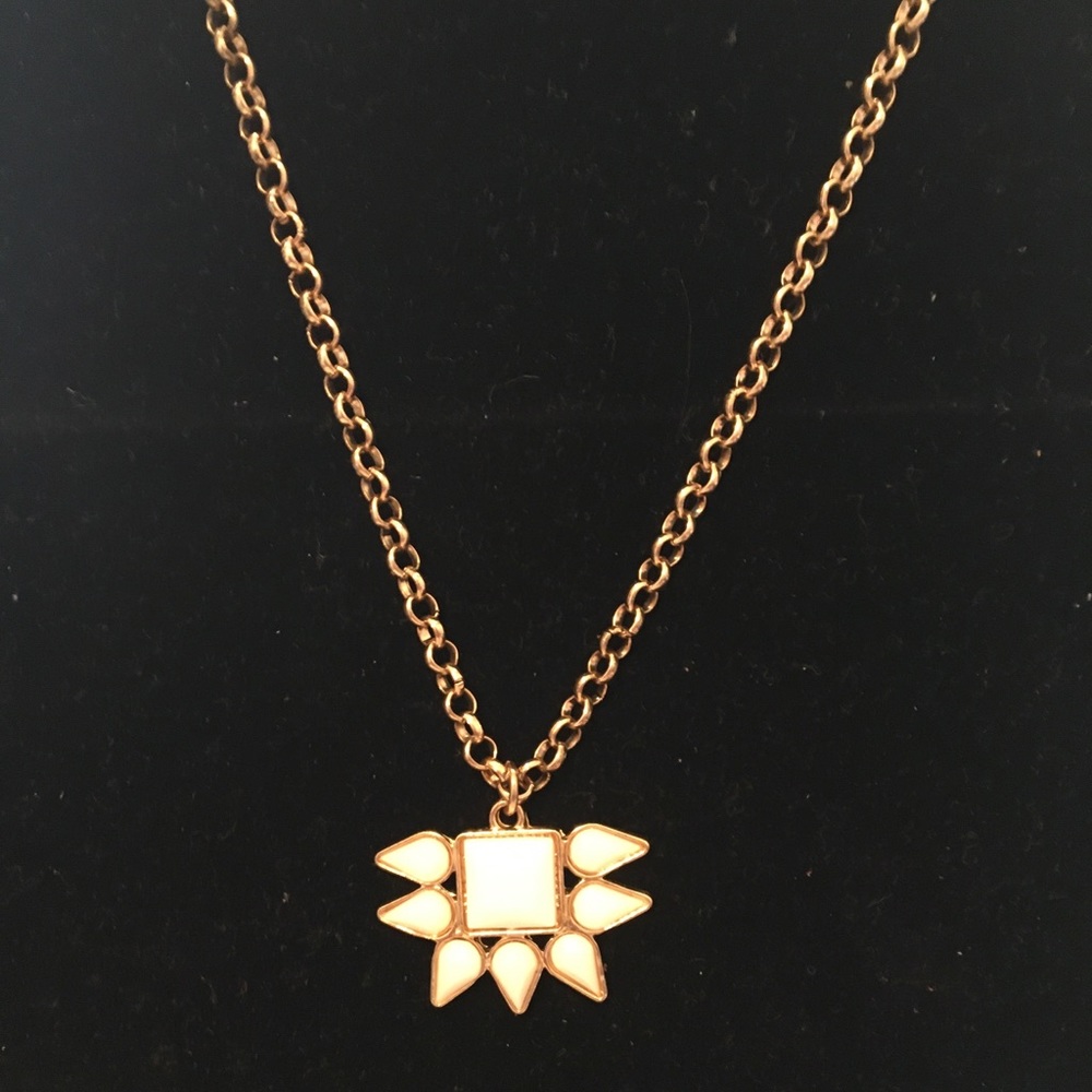White and gold colored necklace